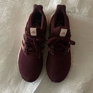 Addidas ultra boosts in maroon!
